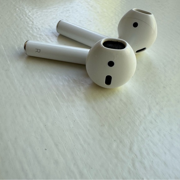 Apple AirPods - Picture 3 of 7